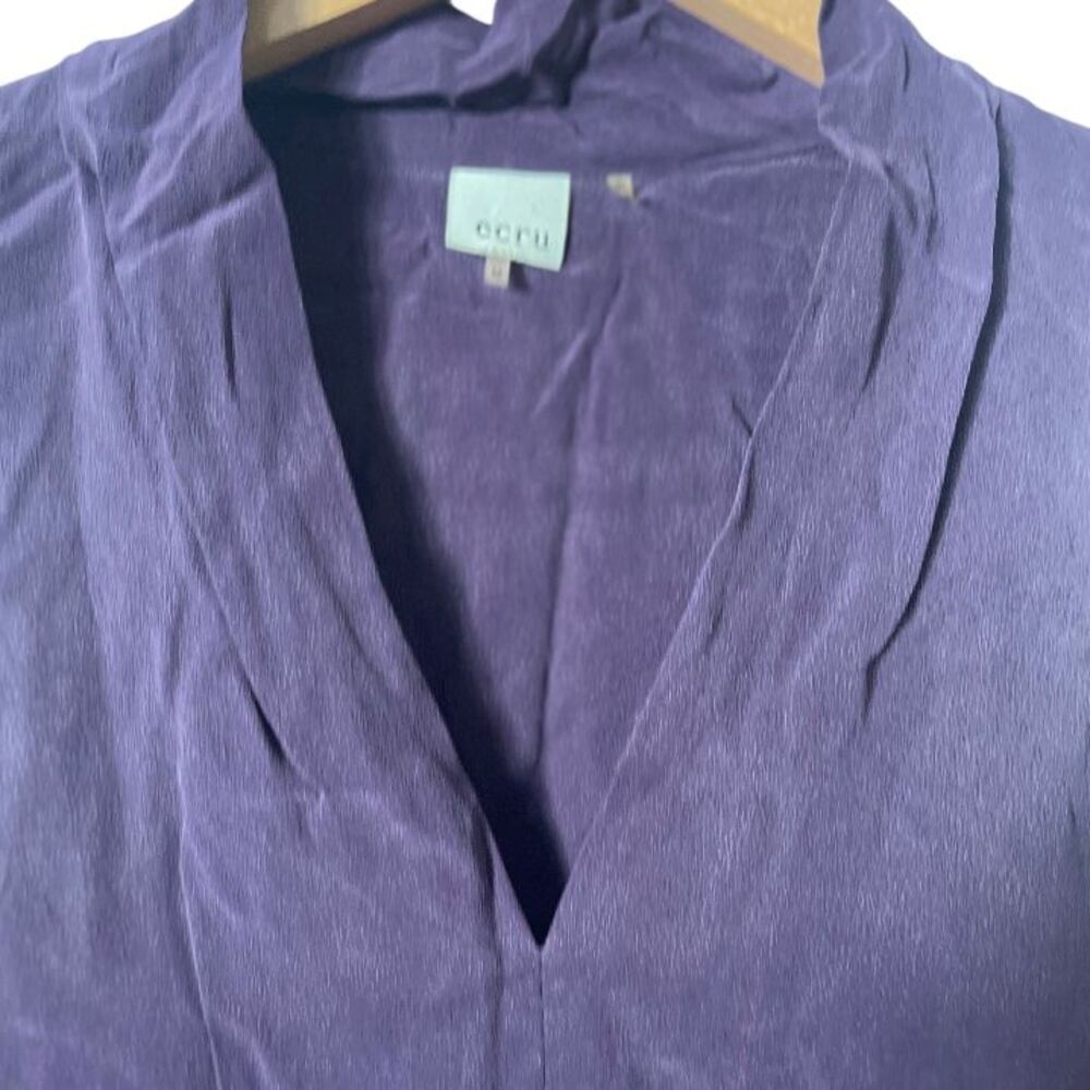 Ecru Silk‎ V-Neck Sleeveless Top in Purple M